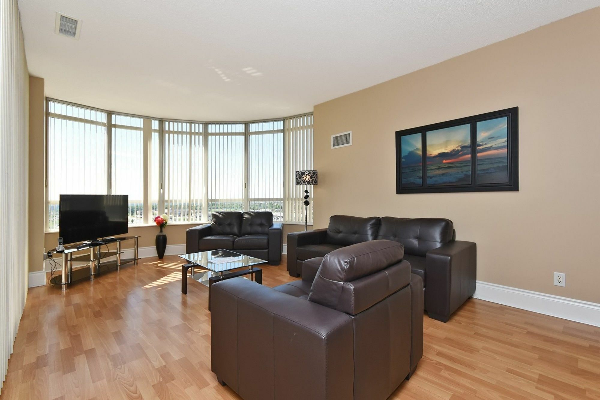 Napa Furnished Rental Apartments Square One ميسيسوجا المظهر الخارجي الصورة