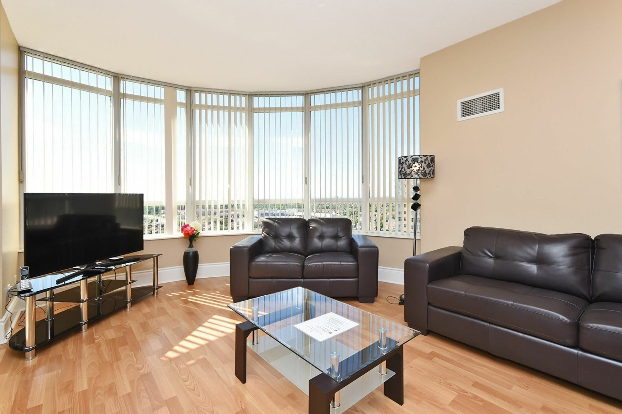 Napa Furnished Rental Apartments Square One ميسيسوجا المظهر الخارجي الصورة
